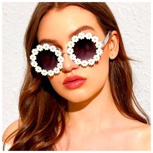 🍋2/$30 New Vintage-Inspired Daisychain Sunglasses